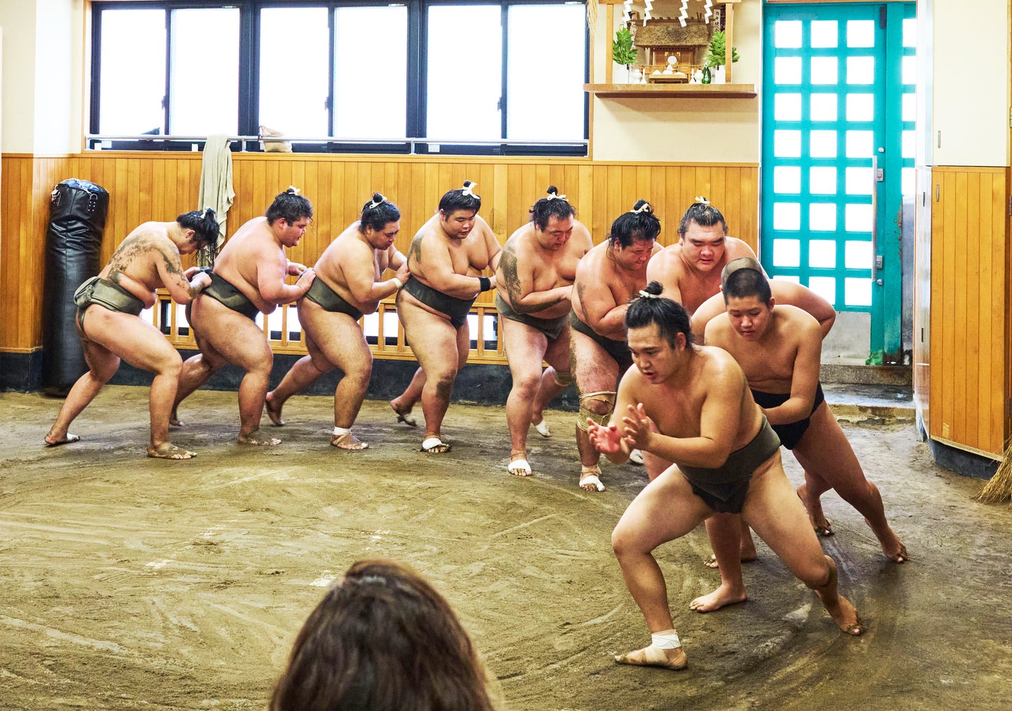 Tokyo: Sumo Morning Practice Viewing Tour at a Real Stable